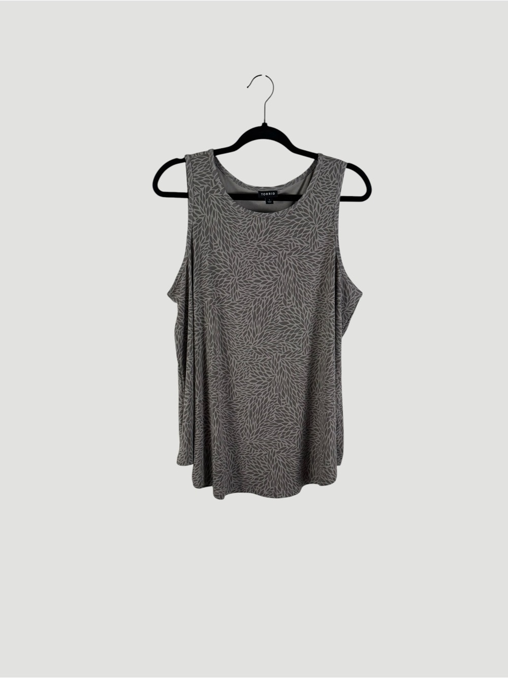 Torrid Sleeveless Gray Leaf Patterned Tank Top Layering Top